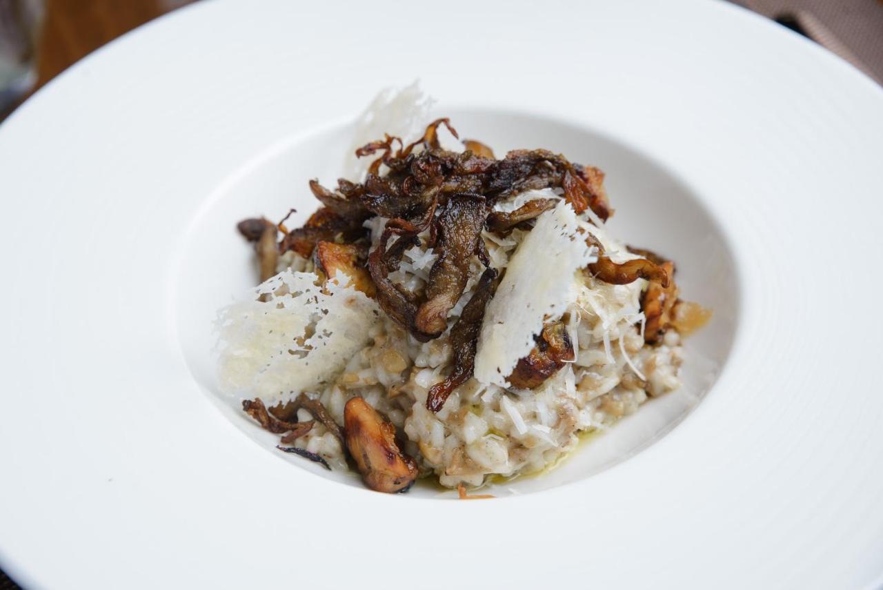 Royal Tulip Hotel & Casino, Tbilisi Exterior photo A risotto with black truffle