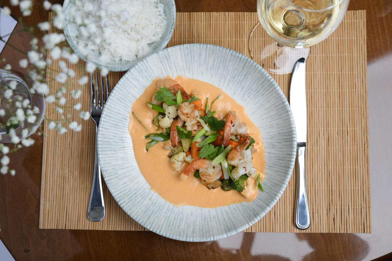 Royal Tulip Hotel & Casino, Tbilisi Exterior photo A plate of Thai seafood chowder