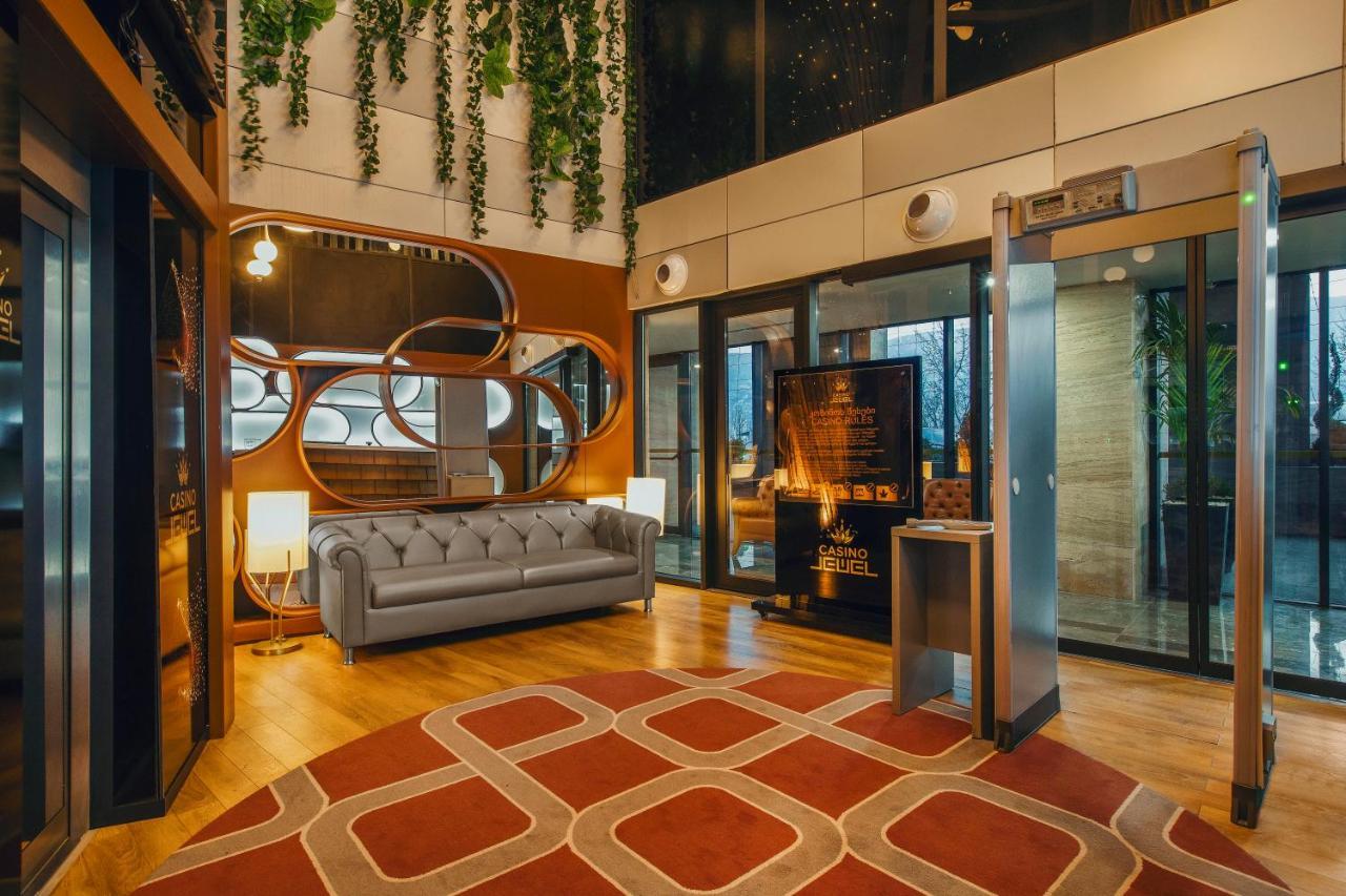 Royal Tulip Hotel & Casino, Tbilisi Exterior photo The lobby of the hotel