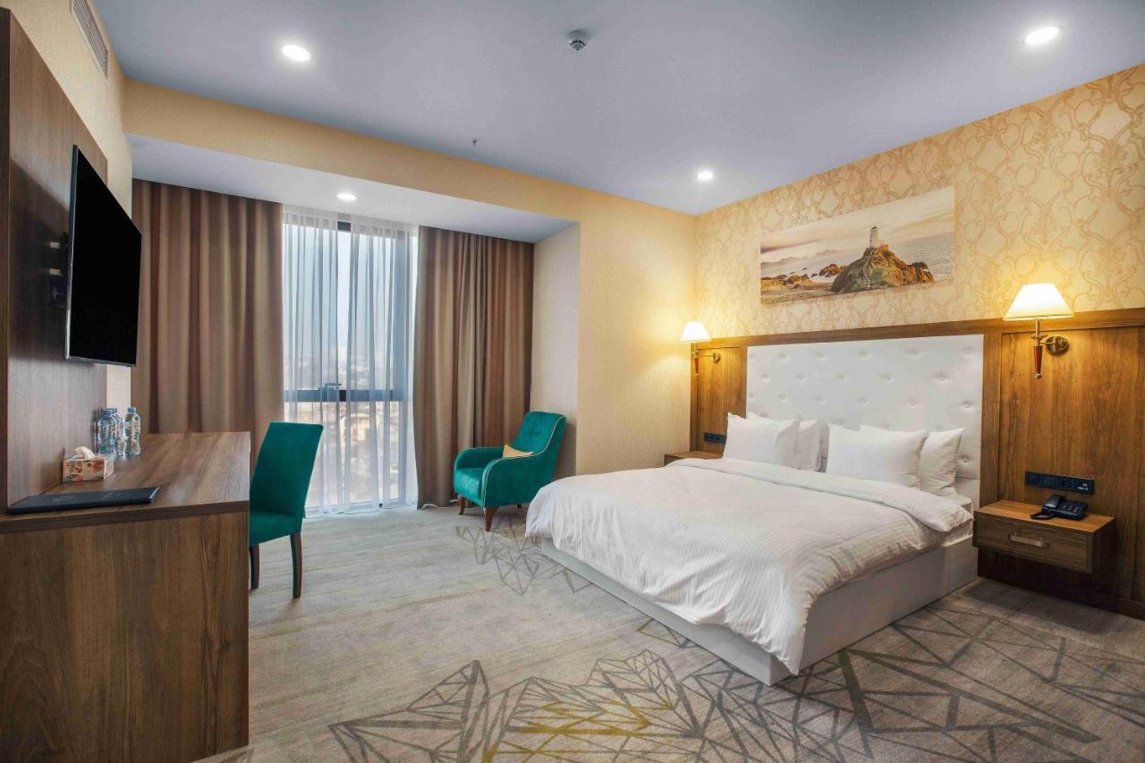 Royal Tulip Hotel & Casino, Tbilisi Exterior photo Deluxe room